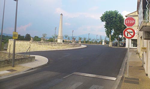 Route & Sécurité panneau stop boulevard de la pyramide carpentras