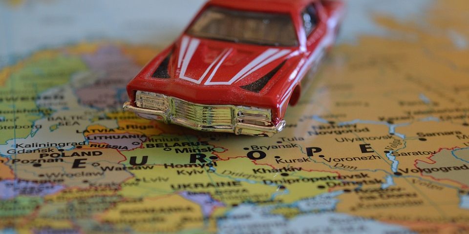 journey-1044998_960_720 Route & Sécurité alerte sur la lenteur française à adopter les directives de l'Europe sur le permis de conduire, et les conséquences sur l'intérêt général.